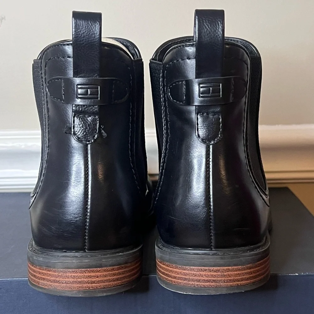 Tommy Hilfiger Vitus 2 Men’s Black Chelsea Boot Size 9.5